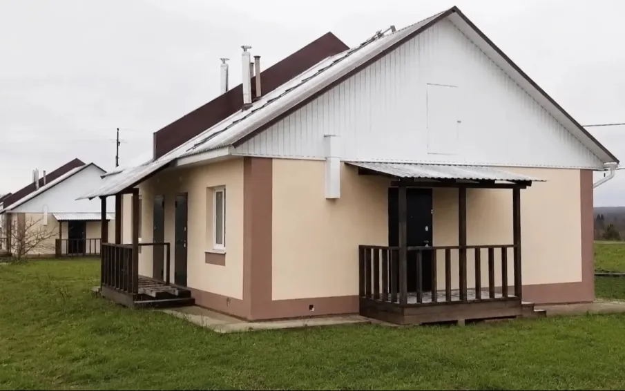 В Шаранге завершилось переселение 17 жителей аварийного жилья в новые квартиры