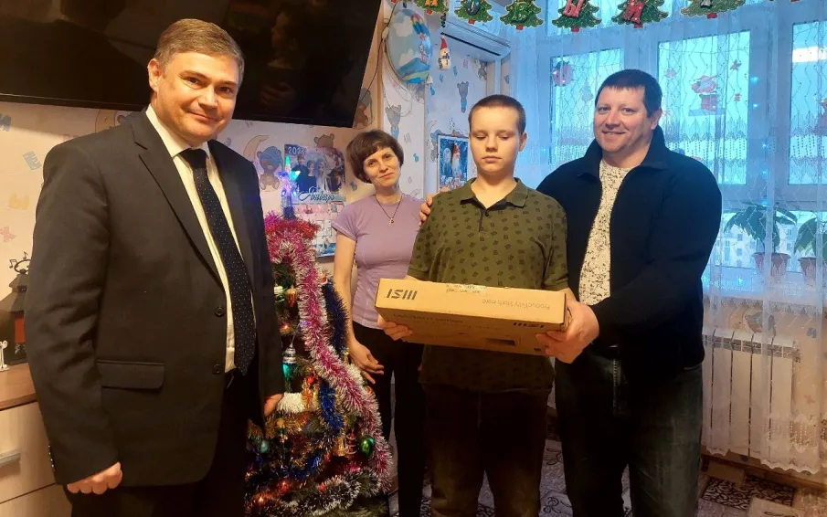 И.о. министра строительства Нижегородской области исполнил мечту юного нижегородца в рамках акции "Елка желаний"