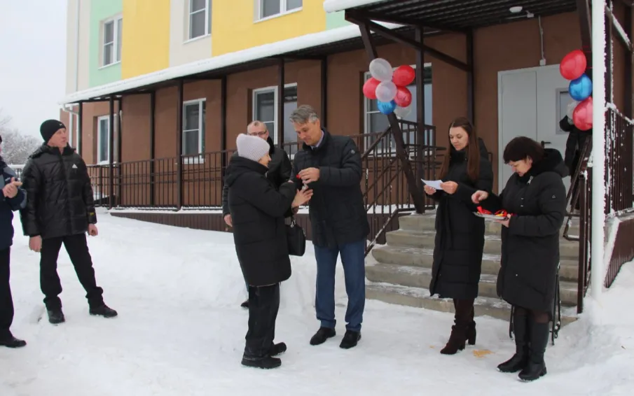 В Урене 17 жителей аварийного фонда получили ключи от новых квартир