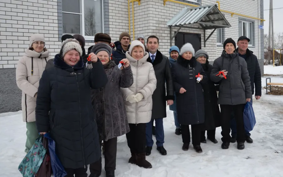 Ключи от новых квартир вручили жителям аварийных домов в Первомайске