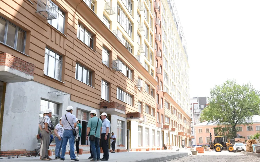 Дольщикам ЖК «Дом на Горького» показали ход достройки дома